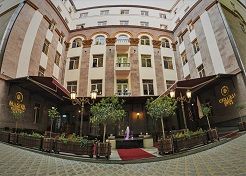 نمای بیرون هتل سنترال ارمنستان