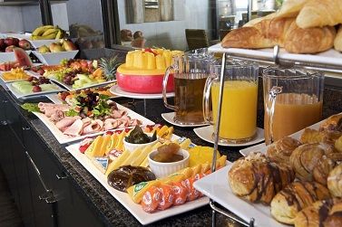 صبحانه هتل ایچری شهر باکو