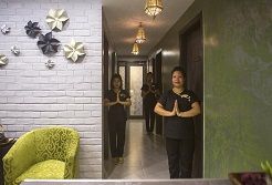اسپا و استخر هتل شالیمار کیمپس کورنر بمبئی