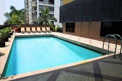استخر هتل فاریاس بمبئی
