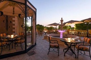 حیاط هتل العزیزیه بوتیک دوحه در قطر