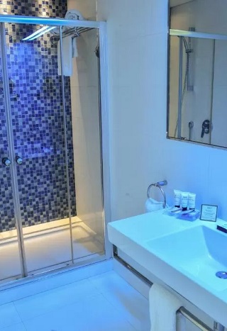 تمیزی حمام هتل کازادیور بیروت لبنان