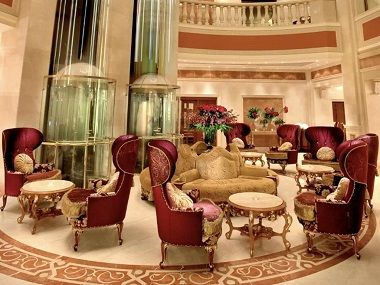 لابی هتل پریمیر پالاس کیف اوکراین