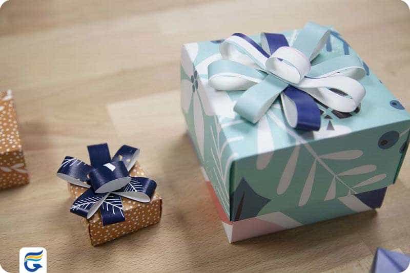 Paper or acrylic gift boxes جعبه های هدیه کاغذی یا اکریلیک