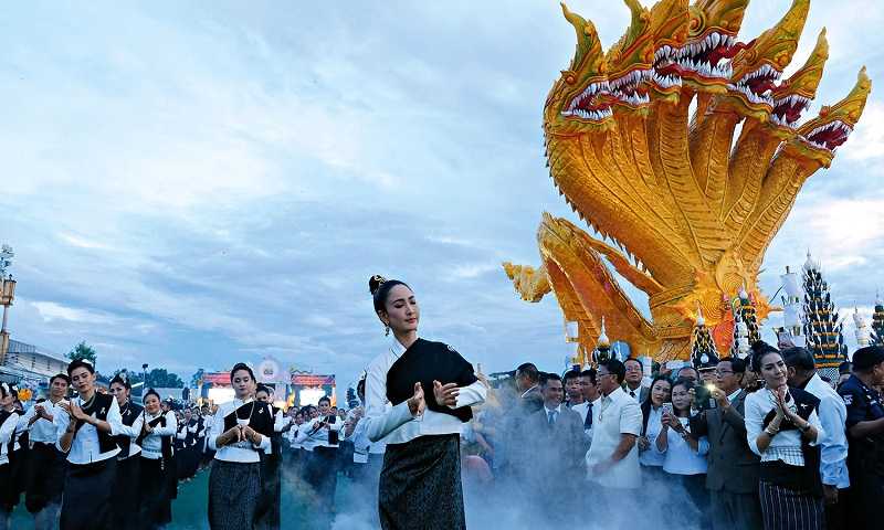 جشنواره گلوله های آتشین ناگا Naga Fireballs Festival