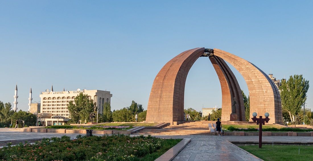 میدان پیروزی قرقیزستان قرقیزستان Kyrgyzstan Victory Square - هزینه سفر هوایی به قرقیزستان
